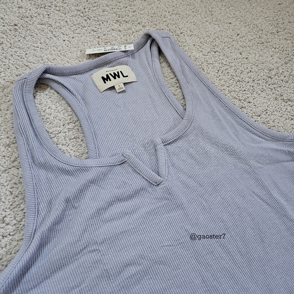 MWL Ribbed Split-Neck Crop Tank - Picture 7 of 9